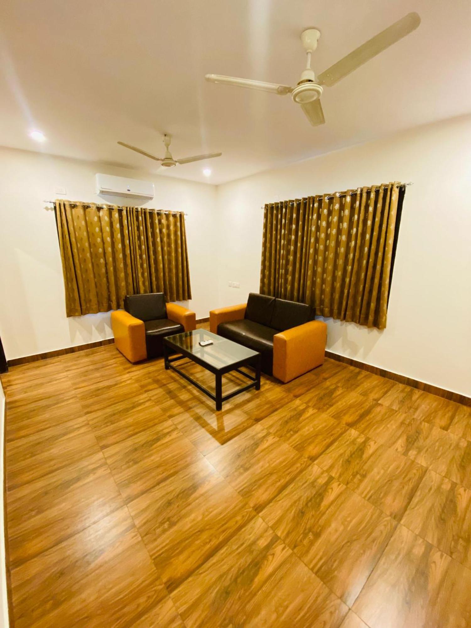 Shloka Residency Hotell Shamshabad Exteriör bild