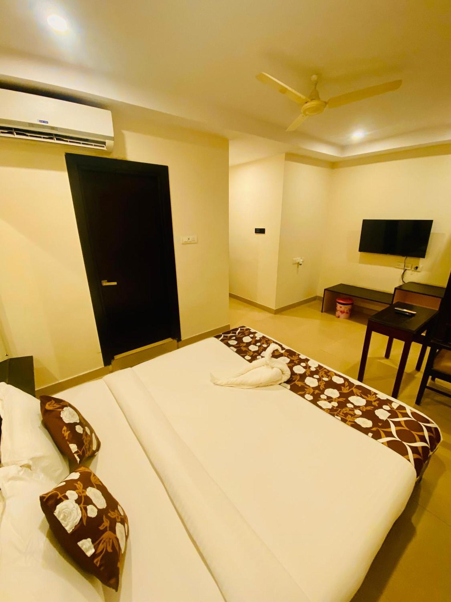 Shloka Residency Hotell Shamshabad Exteriör bild