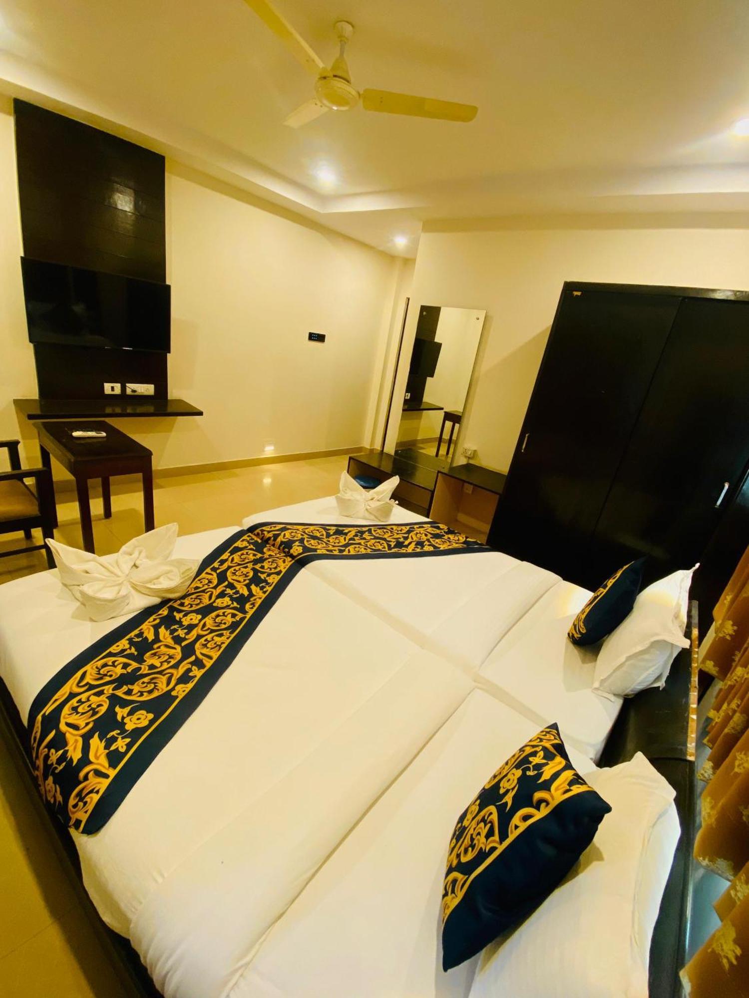 Shloka Residency Hotell Shamshabad Exteriör bild