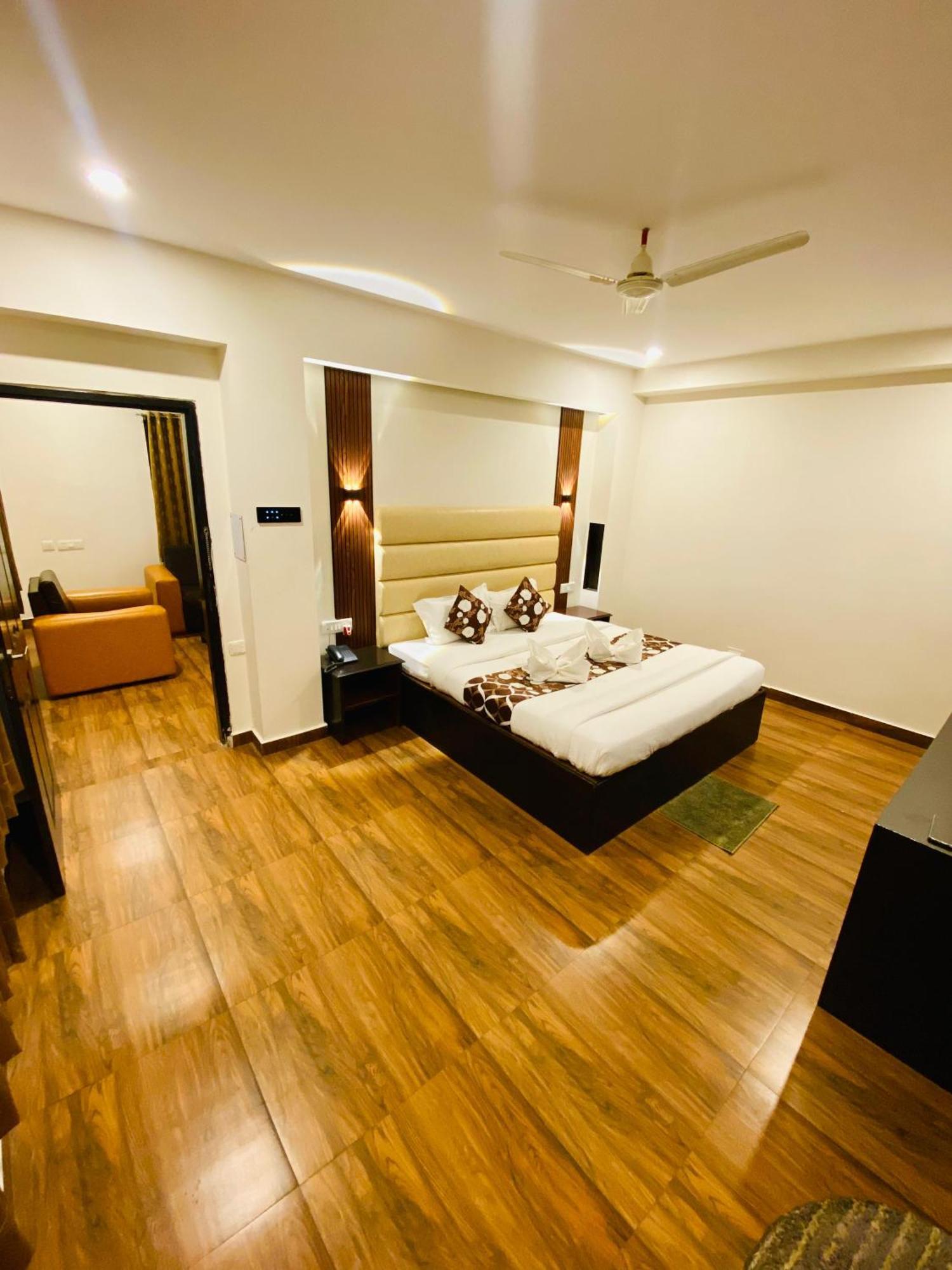 Shloka Residency Hotell Shamshabad Exteriör bild